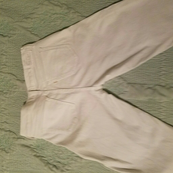 Levi Jean White Capri - Picture 3 of 4